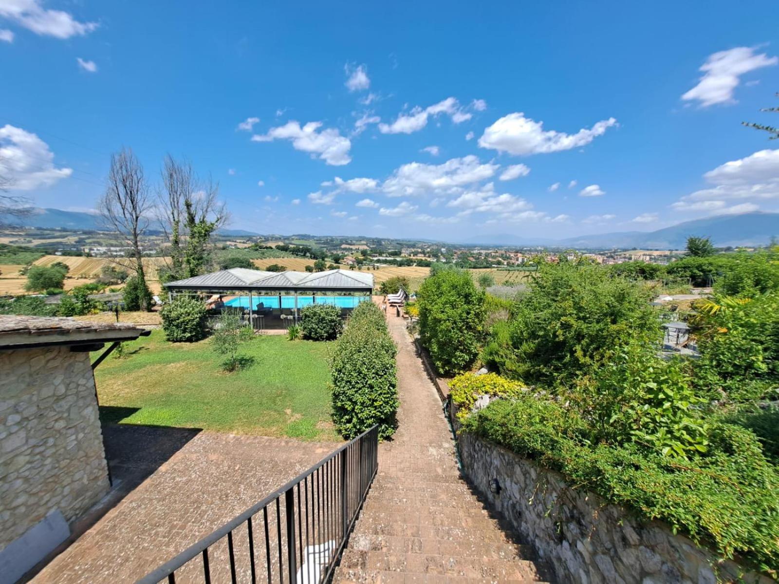 Spoleto By The Pool旅馆 外观 照片